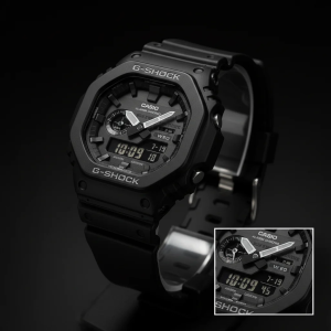 ساعت کاسیو جیشاک مدل GA‑2100‑1ADR با طراحی هشتضلعی و فناوری Carbon Core Guard