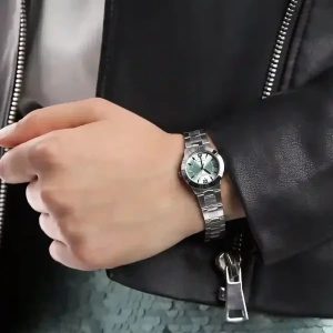 ساعت زنانه Casio LTP‑1241D‑3ADF با صفحه سبز کلاسیک و بند استیل ضدزنگ