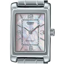 Casio LTP‑1234DS‑4AD women’s watch, square stainless‑steel case, light‑pink dial, silver hands and numbers, Japanese quartz movement, folding clasp bracelet, retro 90s style, 30 m water resistant, minimal and elegant look for everyday wear.