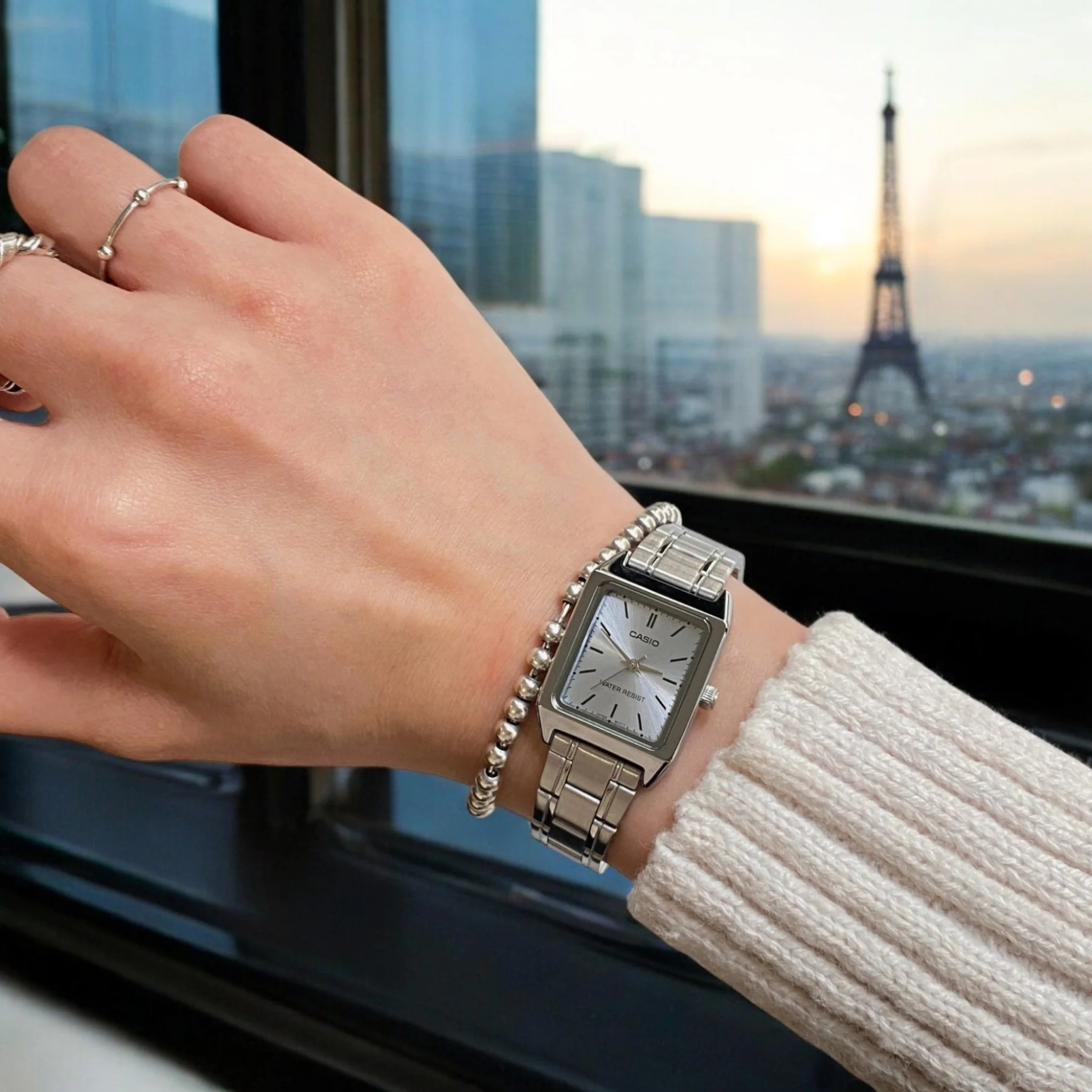 LTP-V007D-2EUDF-PIC4 ساعت زنانه Casio LTP‑V007D‑2EUDF با طراحی مربعی کلاسیک، صفحه سفید و بند استیل ضدزنگ