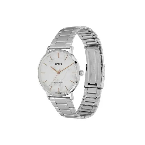 MTP-VT01DM-7AUDF-PIC1 ساعت Casio MTP‑VT01DM‑7AUDF با صفحه سفید مینیمال، موتور کوارتز و بند استیل ضدزنگ، مقاومت آبی 30 متر