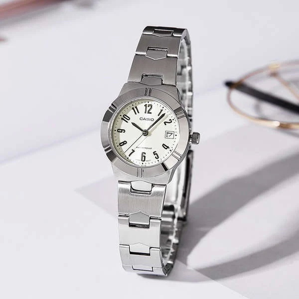 TP-1241D-7A2DF-pic ساعت زنانه Casio LTP‑1241D‑7A2DF با صفحه سفید کلاسیک و بند استیل ضدزنگ