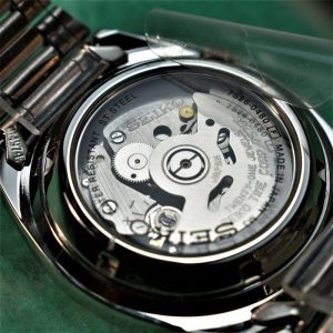 ساعت مکانیکی Seiko SNXS77J1 با صفحه آبی، موتور اتوماتیک 7S26 و بدنه فولاد ضدزنگ