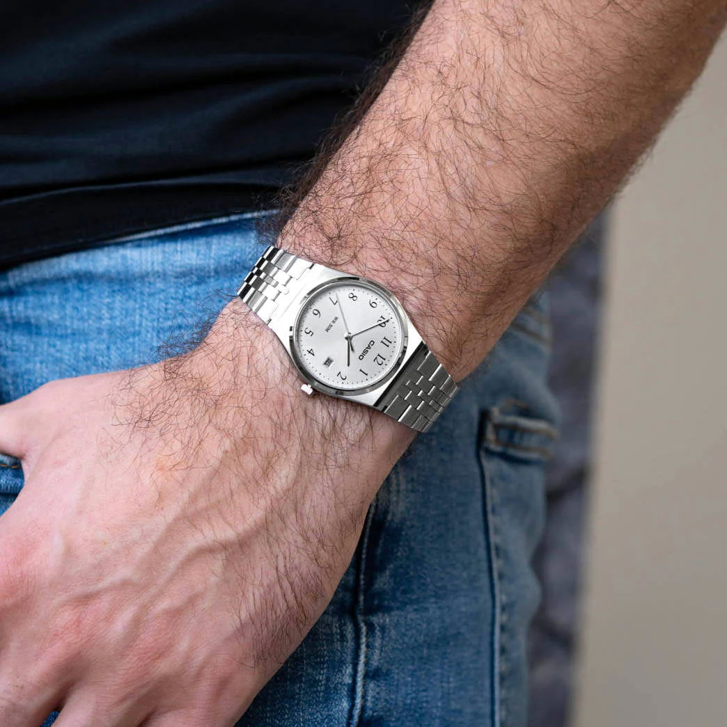 5-MTP-B145D-7-2 ساعت مچی مردانه Casio MTP-B145D-7BV با صفحه سفید مینیمال، قاب و بند استیل نقرهای، طراحی کلاسیک دهههشتادی، مقاومت آب 50 متر و نمایش تاریخ؛ مناسب استایل روزمره و نیمهرسمی