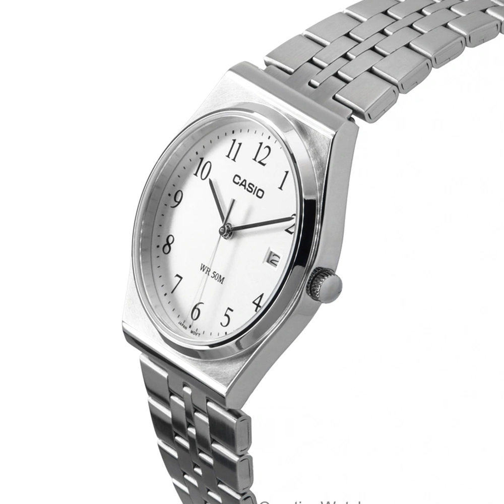5-MTP-B145D-7-5 ساعت مچی مردانه Casio MTP-B145D-7BV با صفحه سفید مینیمال، قاب و بند استیل نقرهای، طراحی کلاسیک دهههشتادی، مقاومت آب 50 متر و نمایش تاریخ؛ مناسب استایل روزمره و نیمهرسمی