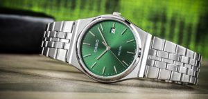 ساعت مچی مردانه Casio MTP‑B145D‑3AVDF با صفحه سبز کلاسیک، قاب و بند استیل نقره‌ای، طراحی دهه‌هشتادی و مقاومت آب تا ۵۰ متر؛ مناسب استایل روزمره و نیمه‌رسمی