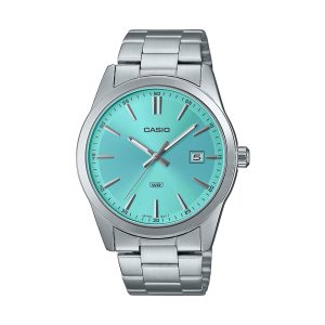 ساعت مچی مردانه Casio MTP-VD03D-2A3 با صفحه آبی یکدست، قاب و بند استیل نقره‌ای، طراحی مینیمال کلاسیک با نمایش تاریخ و مقاومت آب روزمره؛ مناسب استایل روزمره و محیط کاری