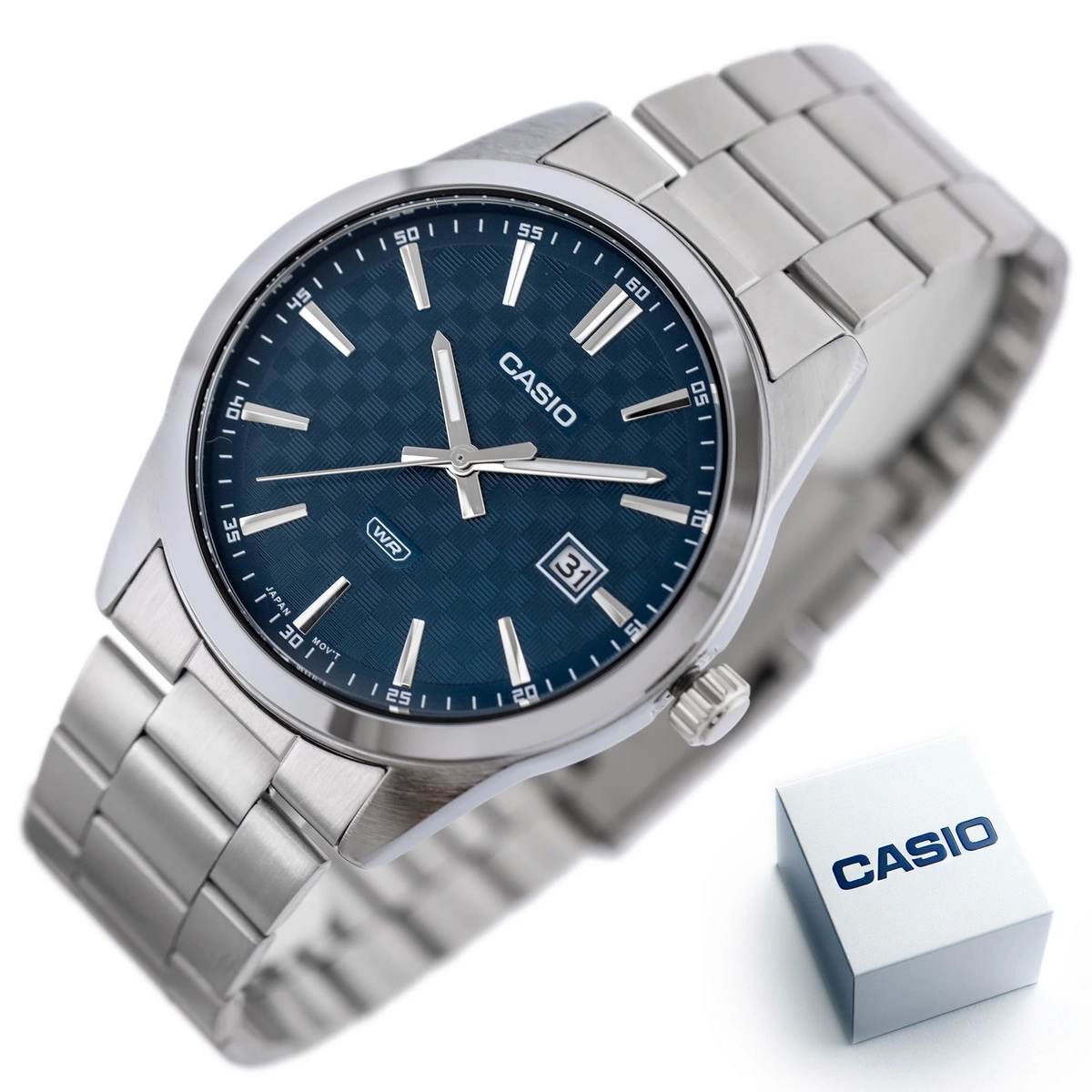 8-mtp-vd03d-2a2-10 ساعت مچی مردانه Casio MTP‑VD03D‑2A2 با صفحه آبی تیره، قاب و بند استیل نقرهای، طراحی ساده و کلاسیک با نمایش تاریخ و مقاومت آب روزمره؛ مناسب استایل روزمره و اداری