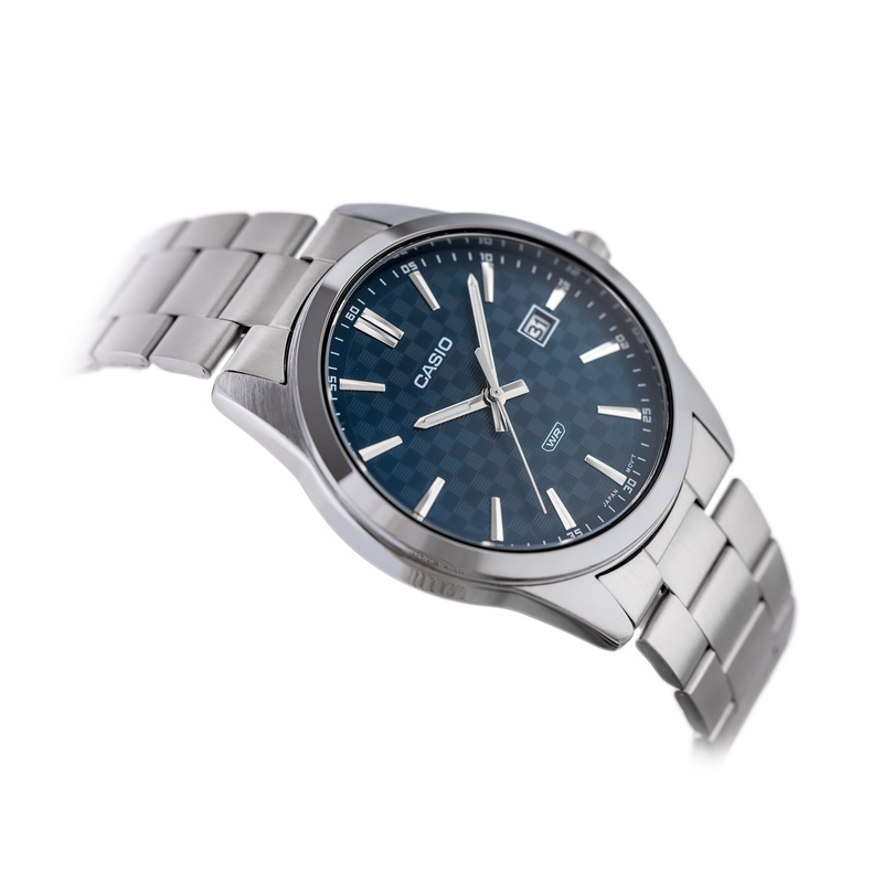 8-mtp-vd03d-2a2-11 ساعت مچی مردانه Casio MTP‑VD03D‑2A2 با صفحه آبی تیره، قاب و بند استیل نقرهای، طراحی ساده و کلاسیک با نمایش تاریخ و مقاومت آب روزمره؛ مناسب استایل روزمره و اداری
