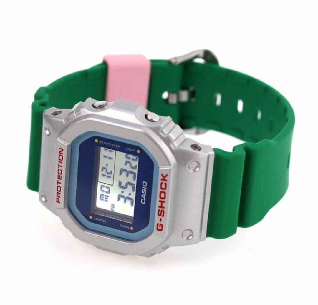 DW-5600EU-8A3D-4 ساعت مچی دیجیتال مردانه Casio G‑SHOCK DW‑5600EU‑8A3D با قاب طوسی روشن مات، بند رزین روشن، طراحی مربعی کلاسیک، مقاومت ضربه، نور پسزمینه EL و مقاومت آب ۲۰۰ متر مناسب استفاده روزمره و اسپرت