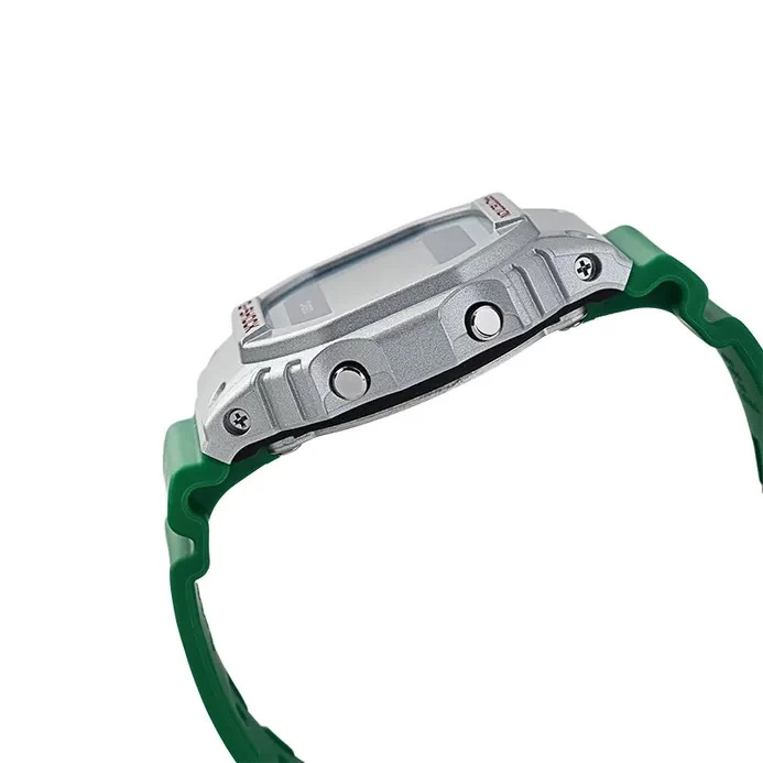 DW-5600EU-8A3D-5 ساعت مچی دیجیتال مردانه Casio G‑SHOCK DW‑5600EU‑8A3D با قاب طوسی روشن مات، بند رزین روشن، طراحی مربعی کلاسیک، مقاومت ضربه، نور پسزمینه EL و مقاومت آب ۲۰۰ متر مناسب استفاده روزمره و اسپرت