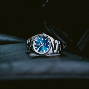 ساعت مچی مردانه Casio Edifice EFB‑109D‑2AVUDF با صفحه آبی تیره (Navy Blue)، قاب و بند استیل نقره‌ای، شیشه یاقوت کبود ضدخش، نمایش تاریخ و مقاومت آب ۱۰۰ متر مناسب استایل رسمی و روزمره