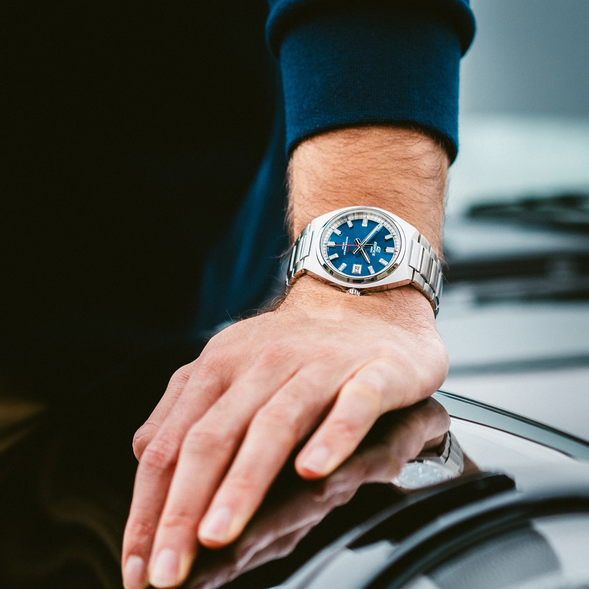 EFB-109D-2A-6 ساعت مچی مردانه Casio Edifice EFB‑109D‑2AVUDF با صفحه آبی تیره (Navy Blue)، قاب و بند استیل نقرهای، شیشه یاقوت کبود ضدخش، نمایش تاریخ و مقاومت آب ۱۰۰ متر مناسب استایل رسمی و روزمره