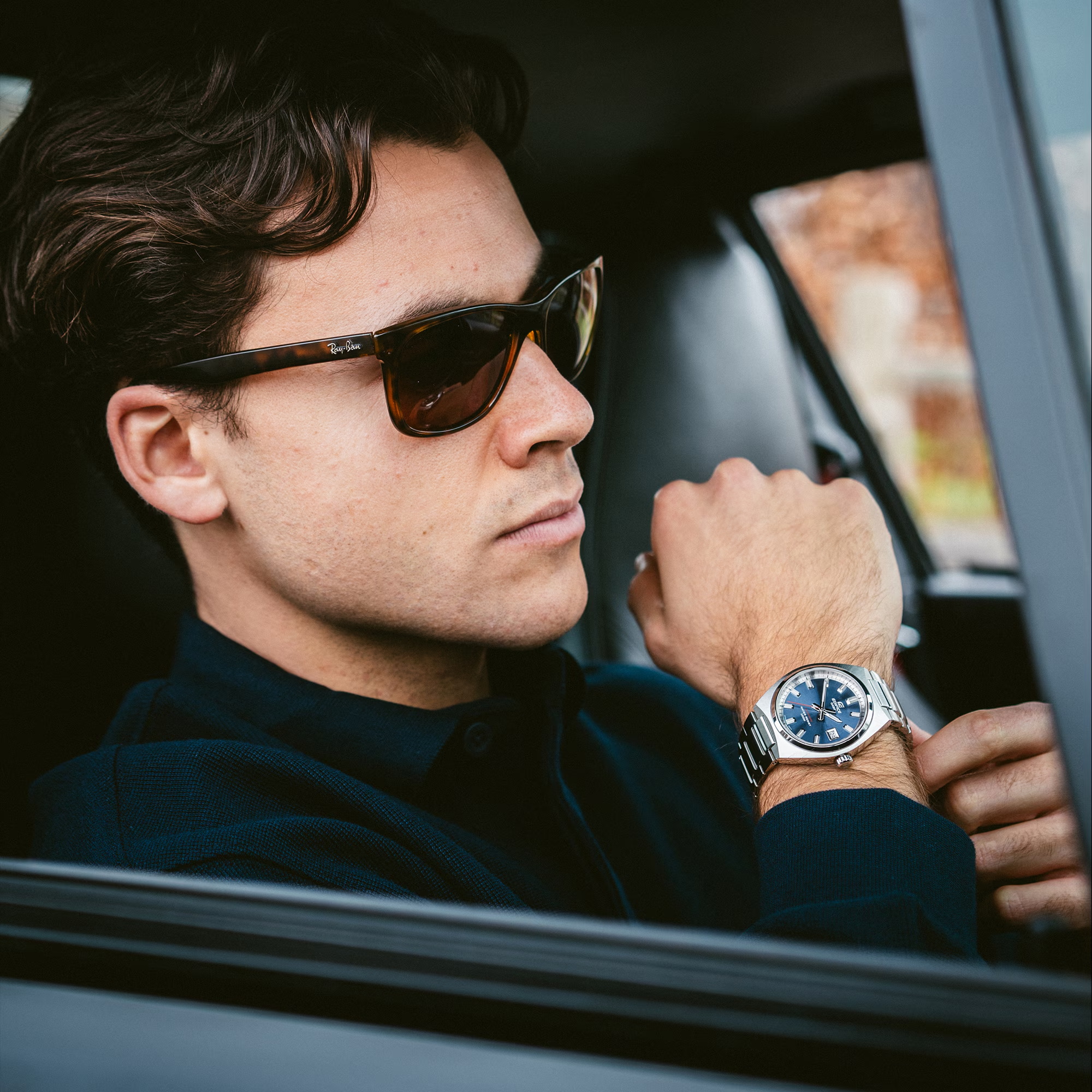 EFB-109D-2A-8 ساعت مچی مردانه Casio Edifice EFB‑109D‑2AVUDF با صفحه آبی تیره (Navy Blue)، قاب و بند استیل نقرهای، شیشه یاقوت کبود ضدخش، نمایش تاریخ و مقاومت آب ۱۰۰ متر مناسب استایل رسمی و روزمره