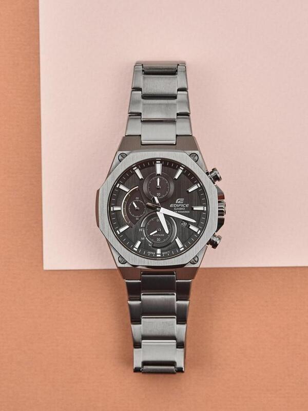 EFS-S570DC-1A-3 Edifice سولار کرنوگراف صفحه مشکی قاب و بند استیل مشکی شیشه Sapphire ضخامت 9.7 mm مقاومت آب 100 متر