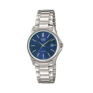 ساعت مچی زنانه Casio LTP‑1183A‑2ADF با صفحه آبی، اعداد رومی نقره‌ای، نمایش روز و تاریخ، قاب و بند استیل نقره‌ای و طراحی کلاسیک مناسب استفاده روزمره و رسمی