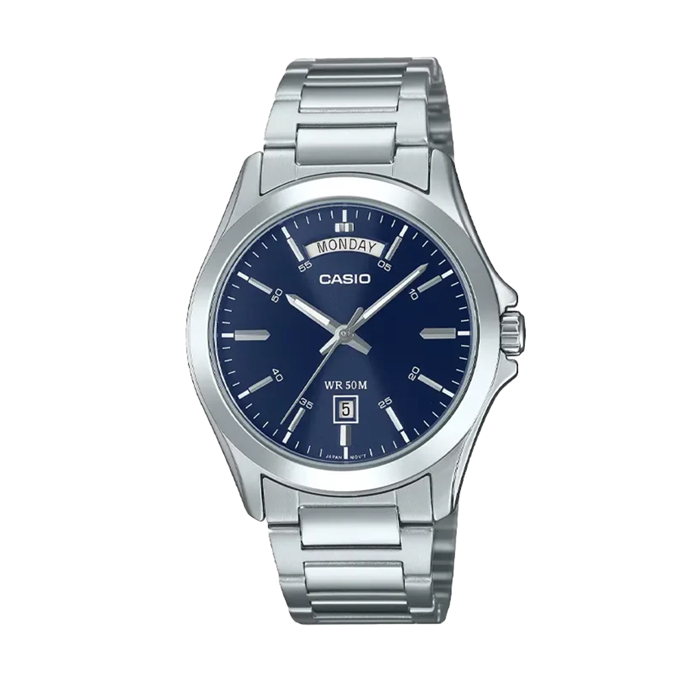 MTP-1370D-2A2V-5 ساعت مچی مردانه Casio MTP‑1370D‑2A2V با صفحه آبی کلاسیک، قاب و بند استیل نقرهای، نمایش روز و تاریخ، شیشه مینرال و مقاومت آب ۵۰ متر؛ مناسب استایل رسمی و روزمره شیک