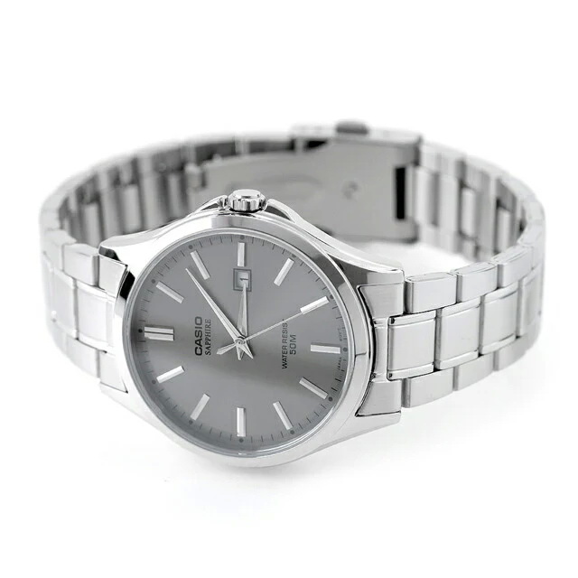 MTS-115D-8AV-5 ساعت مچی مردانه Casio MTS‑115D‑8AV با صفحه نقرهای خاکستری، قاب و بند استیل نقرهای، شیشه یاقوت کبود ضدخش، موتور کوارتز و مقاومت آب ۵۰ متر؛ مناسب استایل رسمی و نیمهرسمی