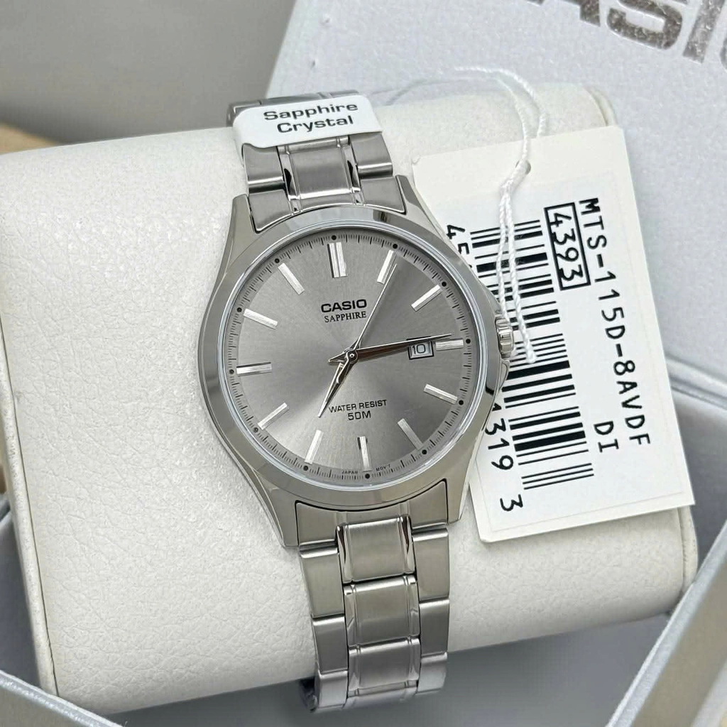 MTS-115D-8AV-8 ساعت مچی مردانه Casio MTS‑115D‑8AV با صفحه نقرهای خاکستری، قاب و بند استیل نقرهای، شیشه یاقوت کبود ضدخش، موتور کوارتز و مقاومت آب ۵۰ متر؛ مناسب استایل رسمی و نیمهرسمی