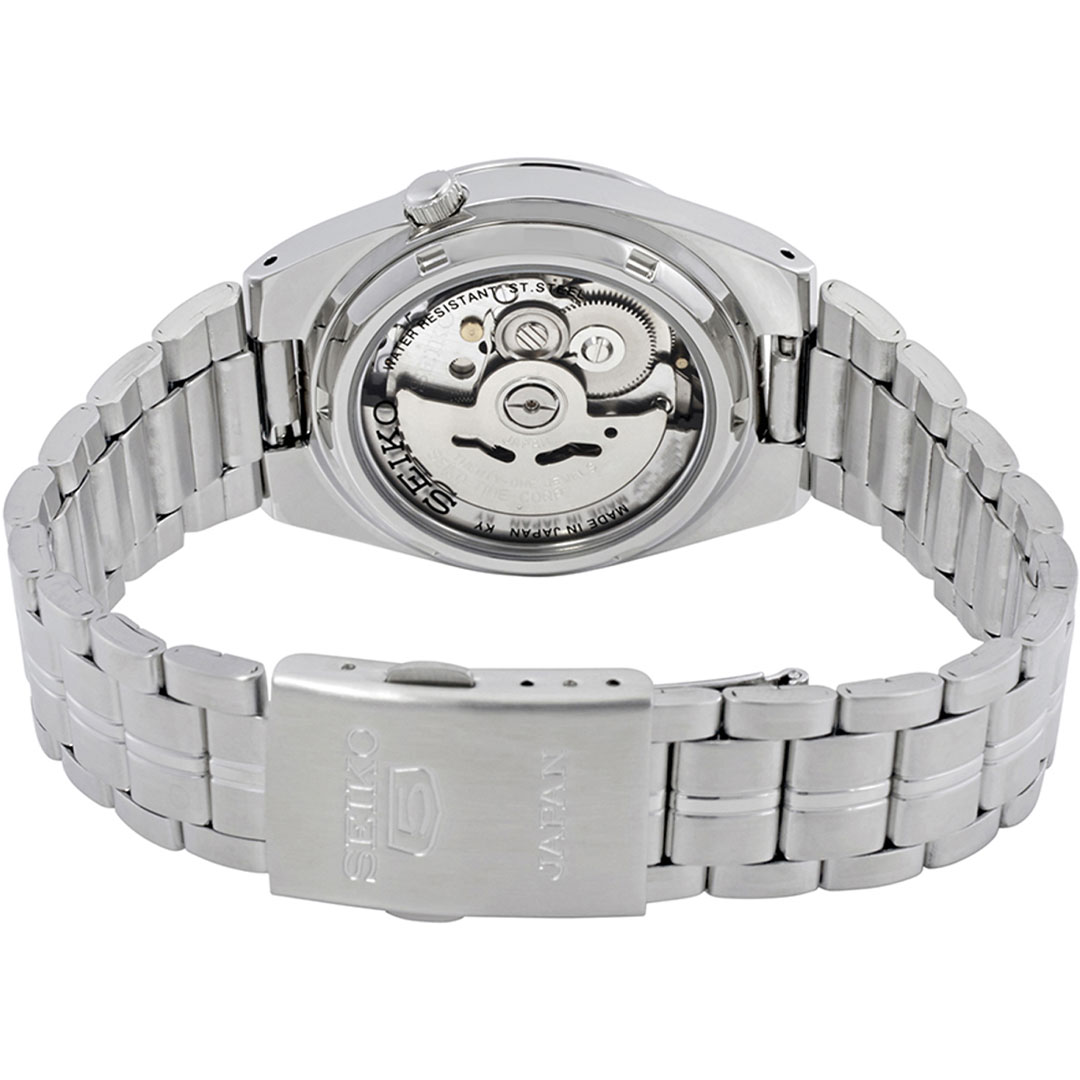 SNK567J1-6 ساعت مچی مردانه Seiko SNK567J1 با صفحه مشکی اسپرت، موتور اتوماتیک ژاپنی 7S26، قاب و بند استیل نقرهای، نمایش روز و تاریخ، شیشه هاردلکس و مقاومت آب ۳۰ متر