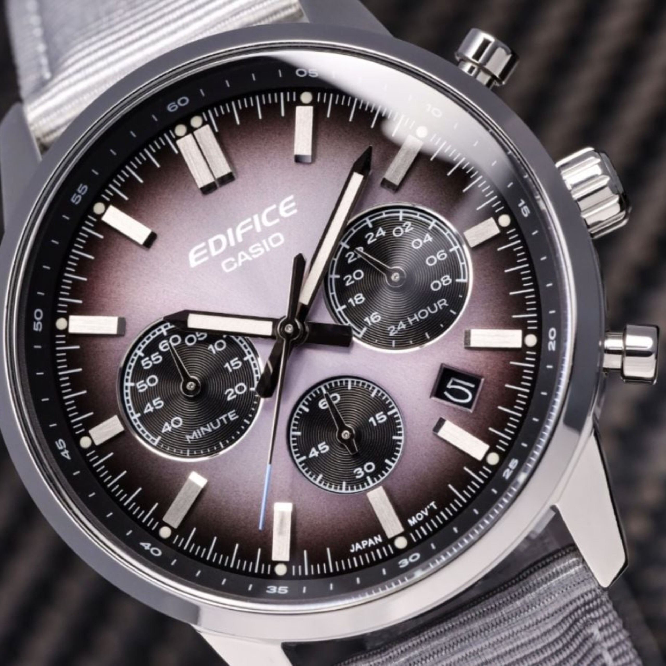 Casio-EDIFICE-EFR-575C-8A (2) ساعت مچی مردانه کاسیو ادیفایس مدل EFR-575C-8A با صفحه خاکستری گرادیانت و بند پارچهای